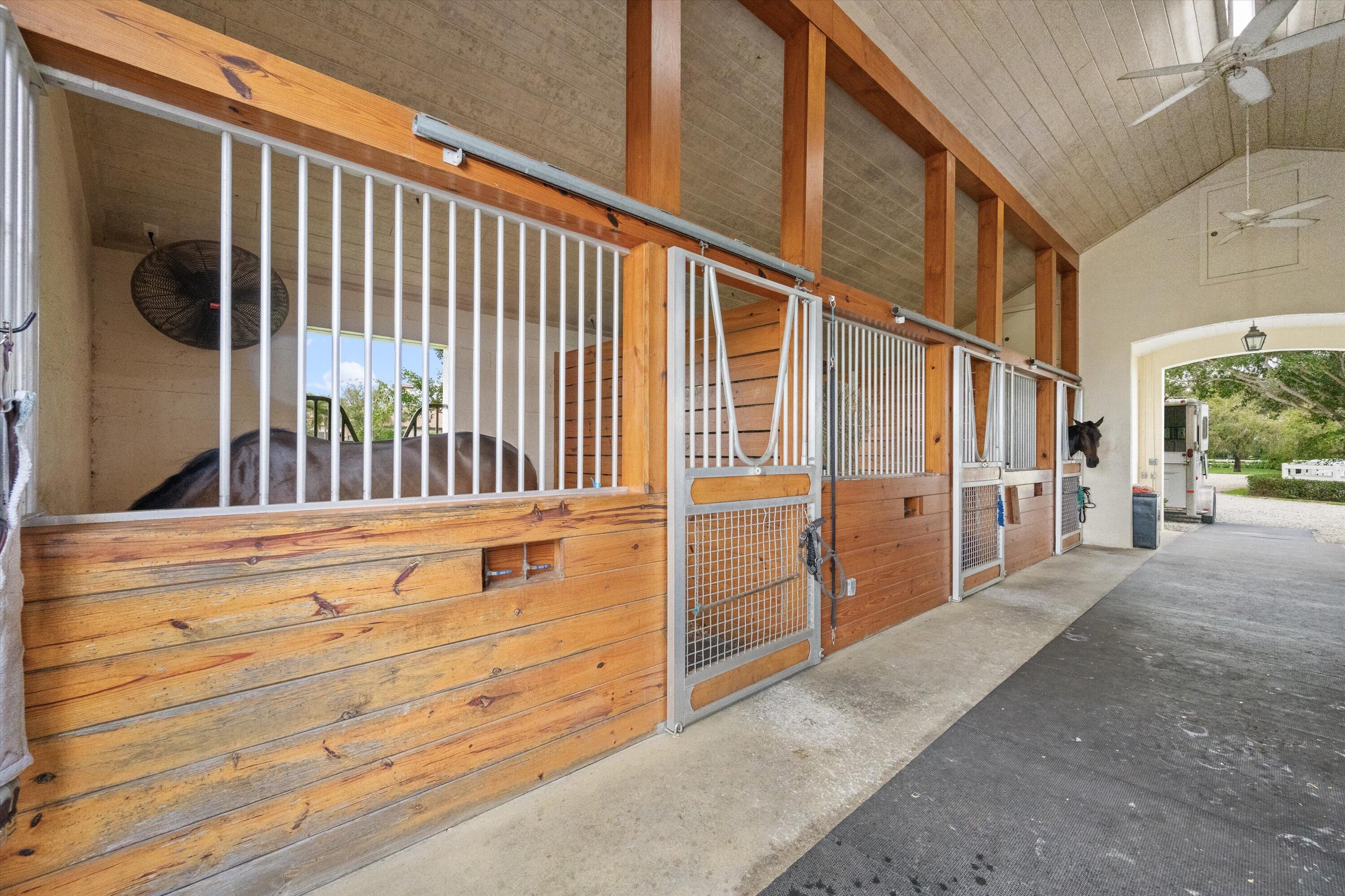 15416 Sunnyland Lane Barn