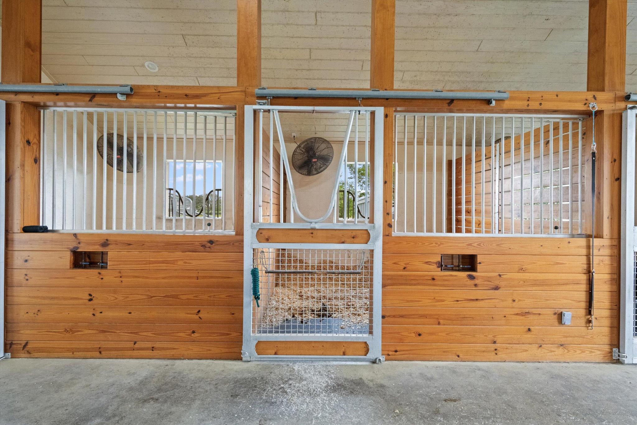 15416 Sunnyland Lane Barn