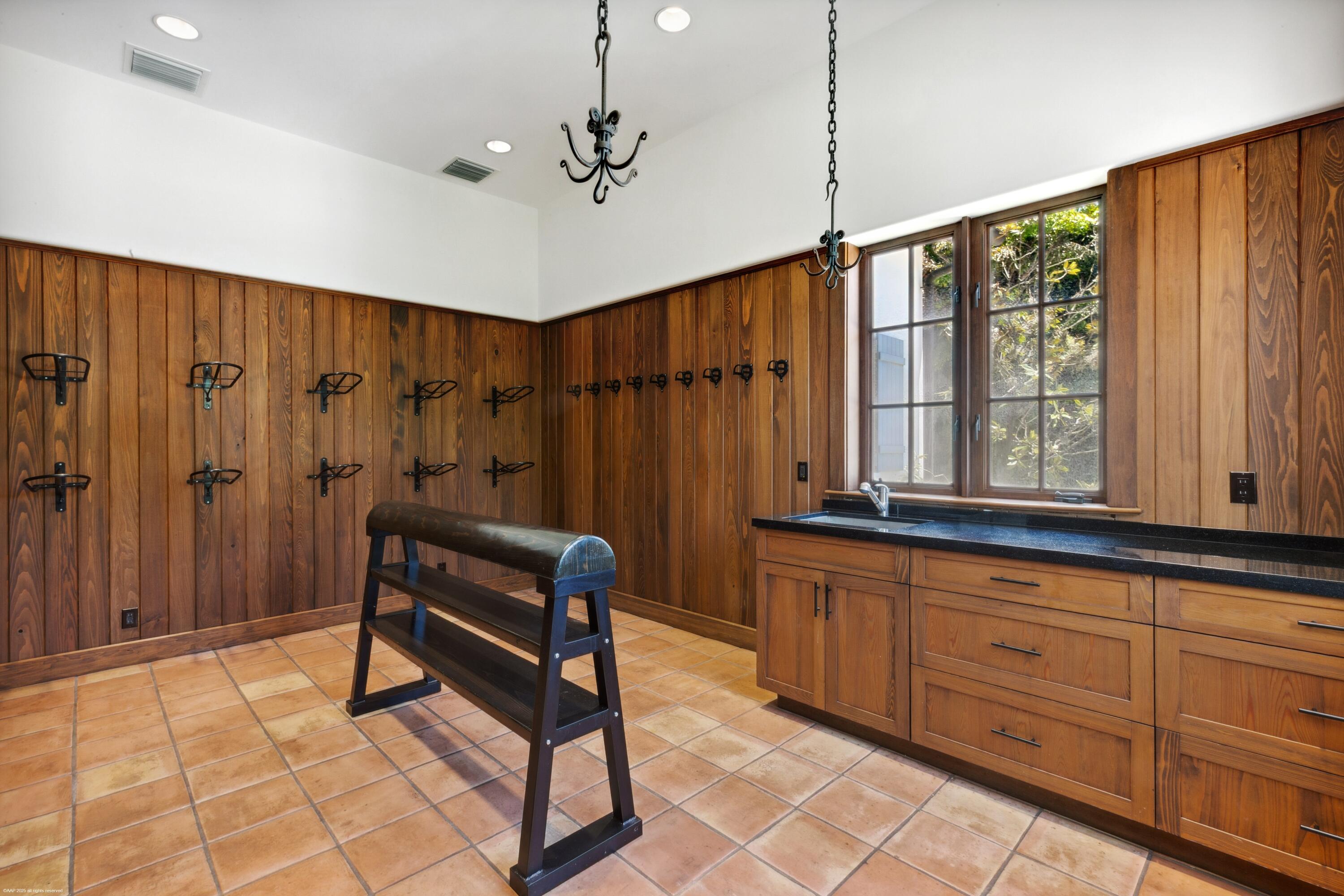 14775 Equestrian Way Stalls