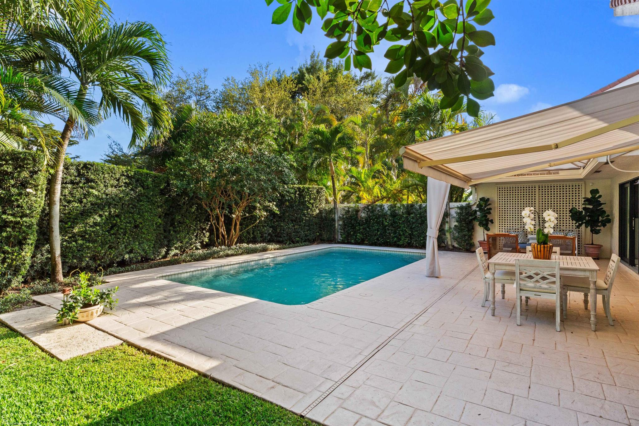 2426 Windsor Way Court N