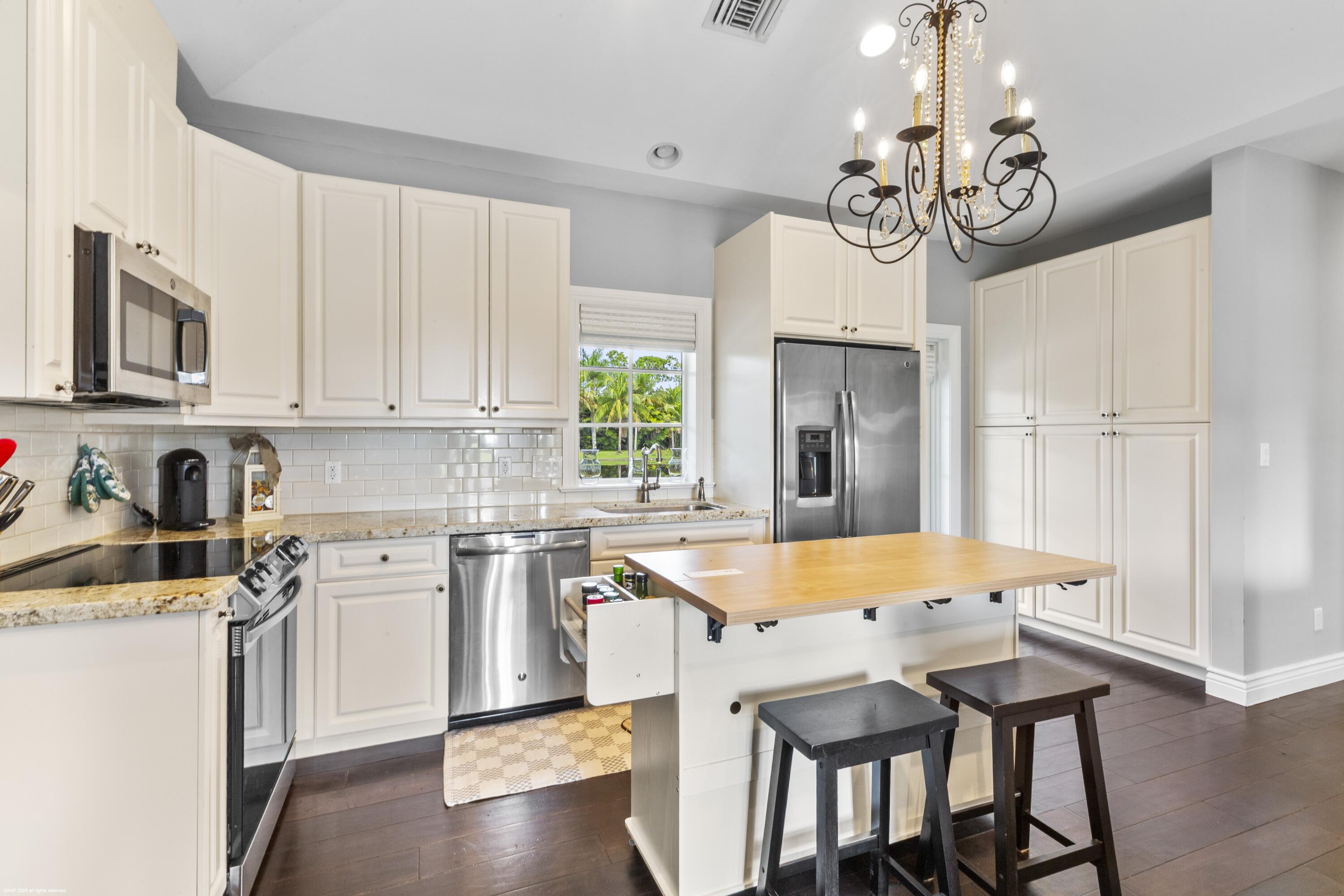 16155 Norris Road W
