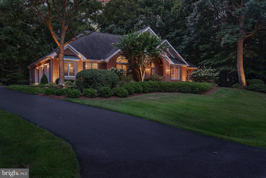 1627 WYATTS RIDGE