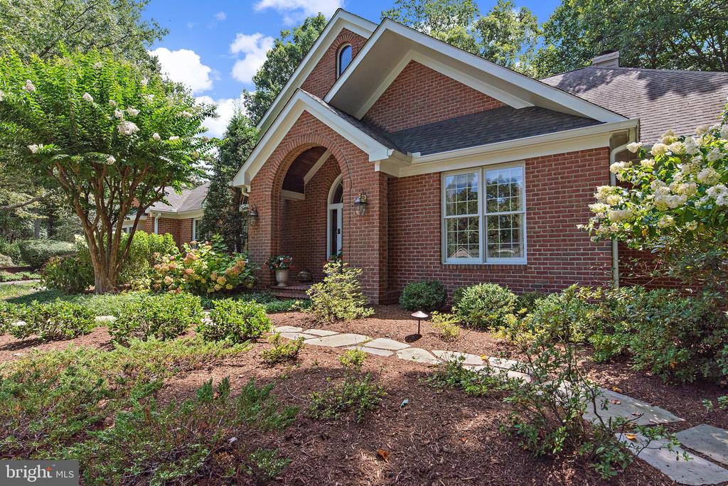 1627 WYATTS RIDGE