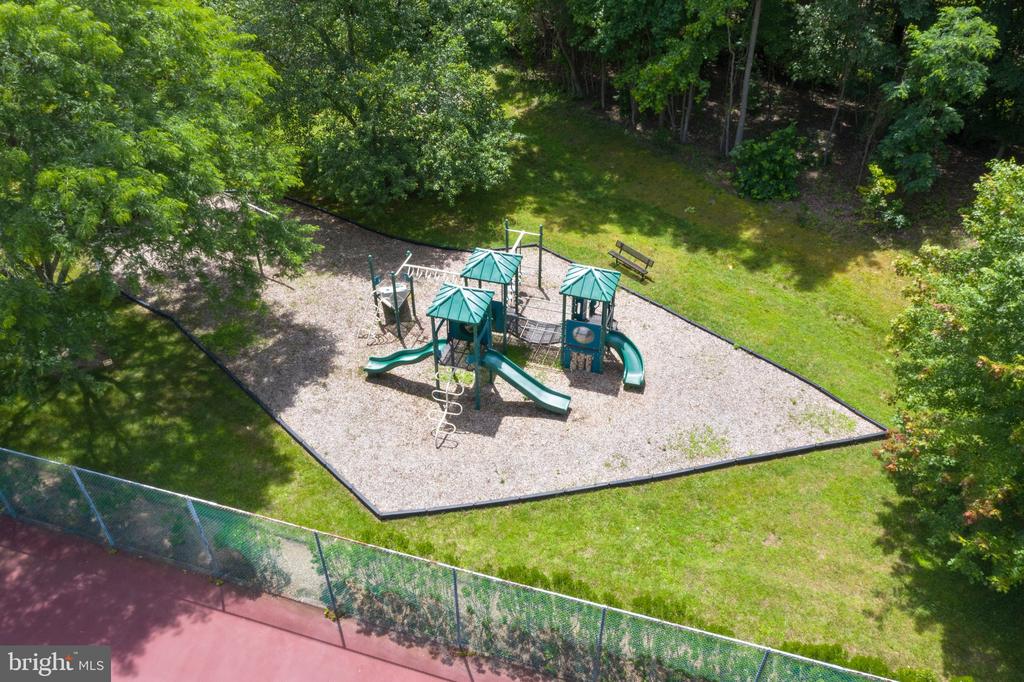 1627 WYATTS RIDGE