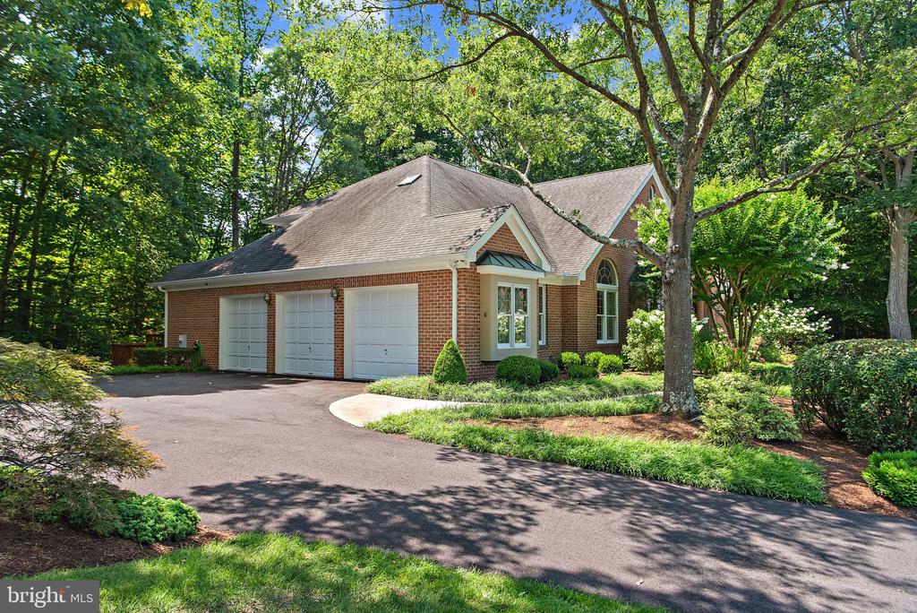 1627 WYATTS RIDGE
