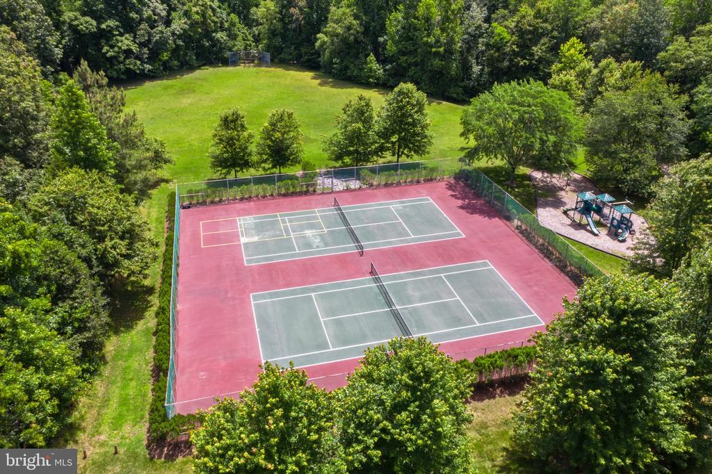 1627 WYATTS RIDGE