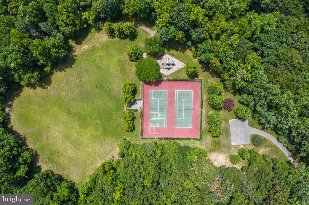 1627 WYATTS RIDGE