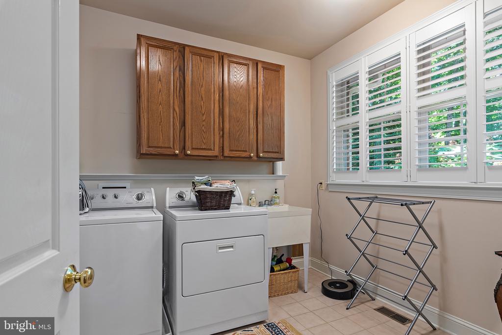 1627 WYATTS RIDGE