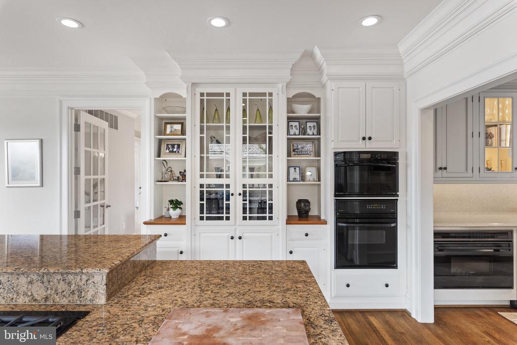 700 SOUTH RIVER LANDING ROAD