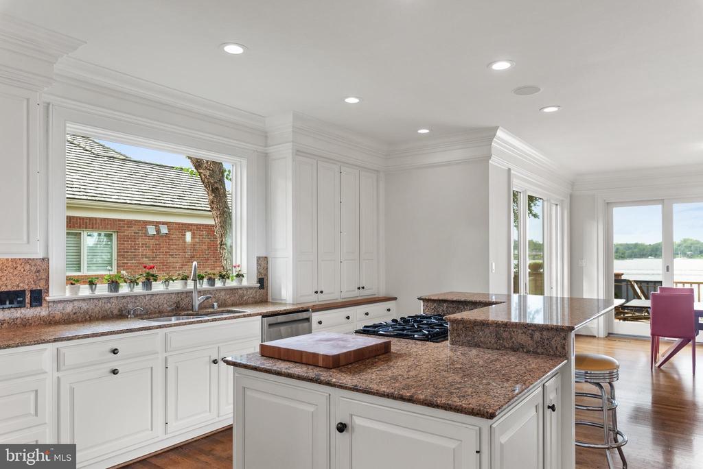 700 SOUTH RIVER LANDING ROAD