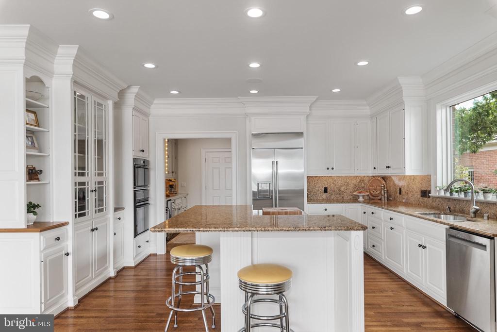 700 SOUTH RIVER LANDING ROAD