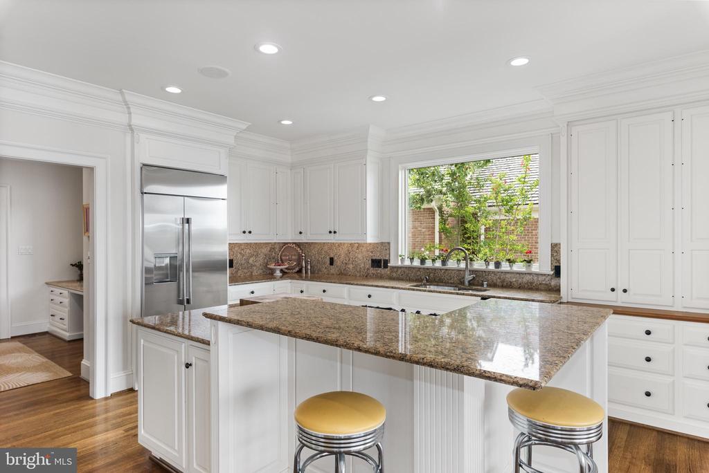 700 SOUTH RIVER LANDING ROAD