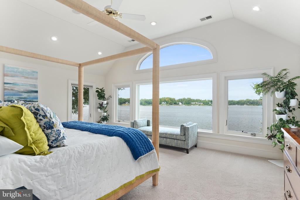 700 SOUTH RIVER LANDING ROAD