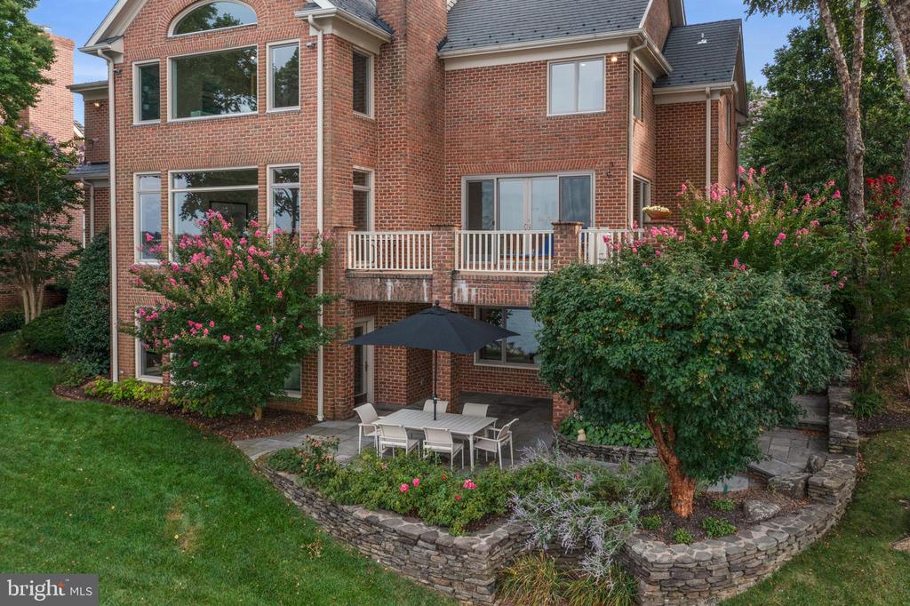 700 SOUTH RIVER LANDING ROAD