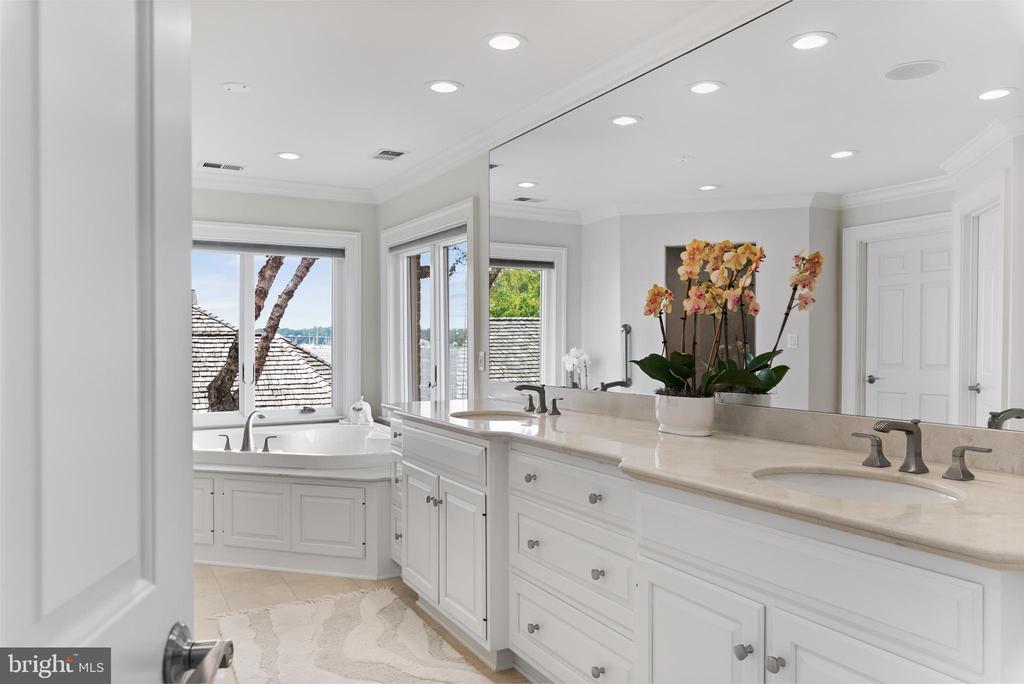 700 SOUTH RIVER LANDING ROAD
