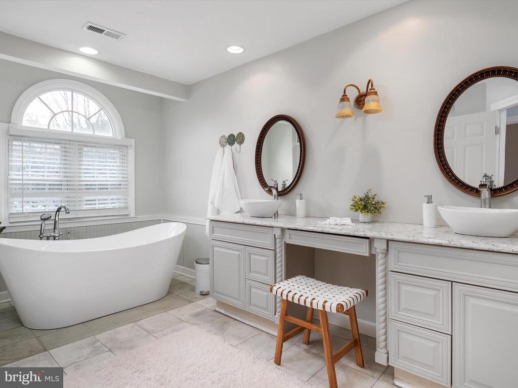 4438 WINDSOR FARM ROAD