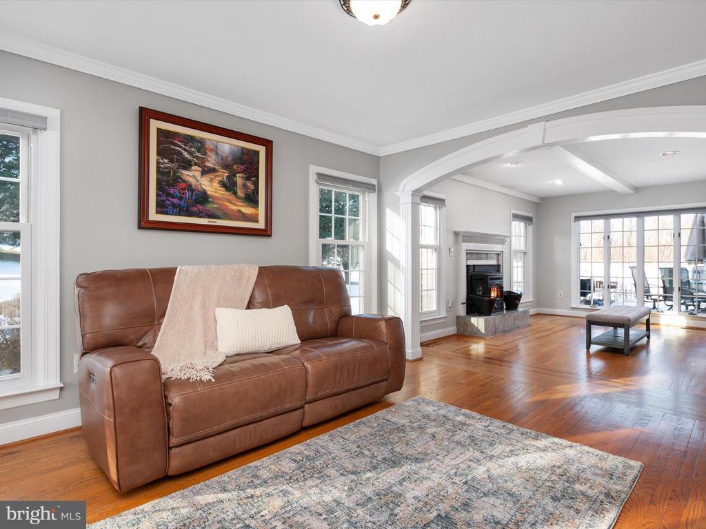 4438 WINDSOR FARM ROAD