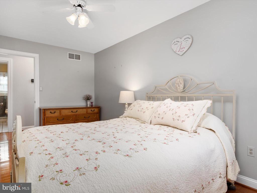 4438 WINDSOR FARM ROAD