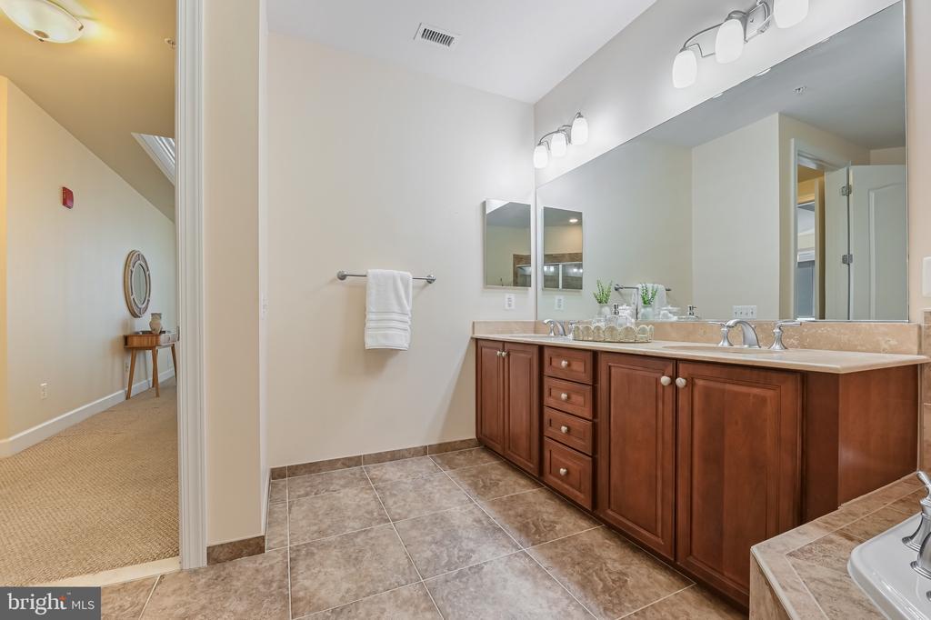 1915 TOWNE CENTRE BOULEVARD Unit: 1003