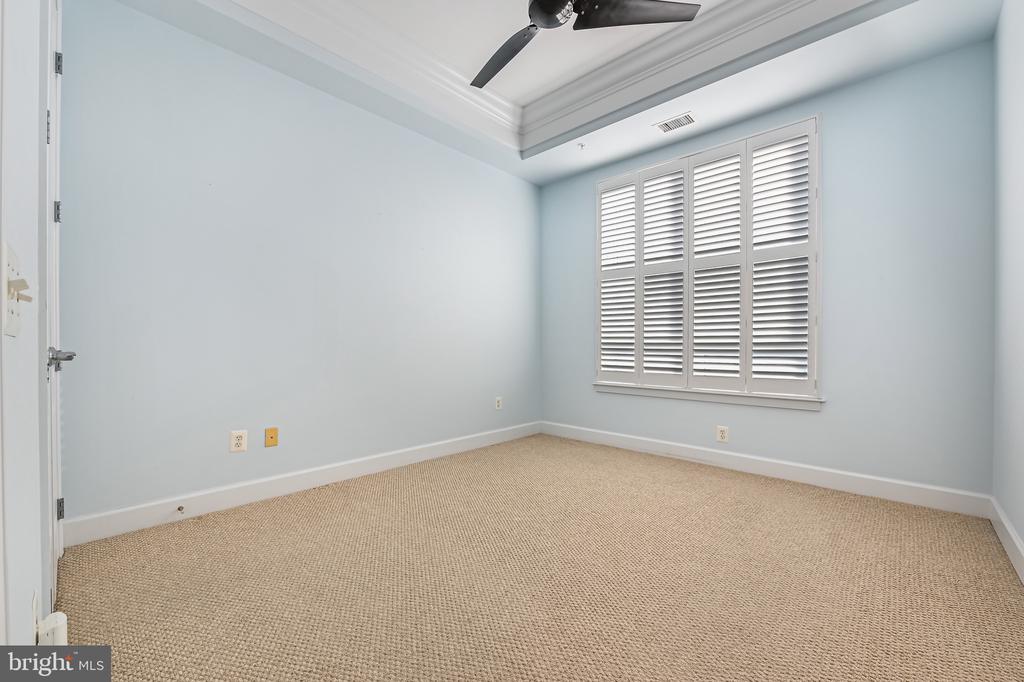 1915 TOWNE CENTRE BOULEVARD Unit: 1003