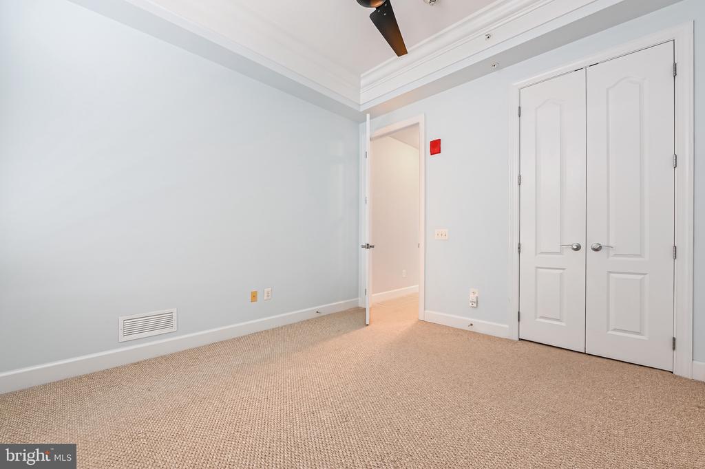 1915 TOWNE CENTRE BOULEVARD Unit: 1003