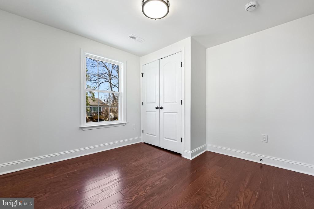 1637 FAIRHILL DRIVE
