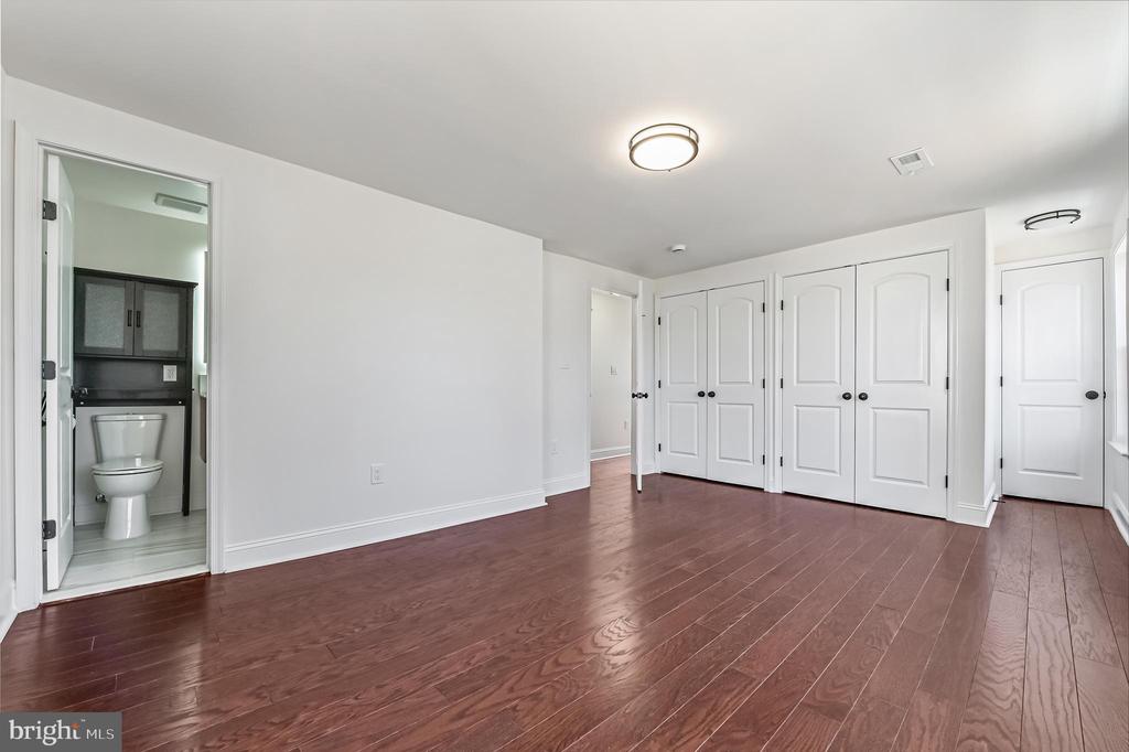 1637 FAIRHILL DRIVE
