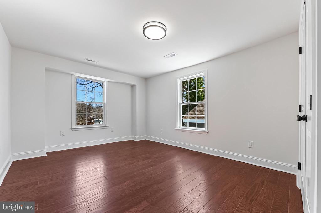 1637 FAIRHILL DRIVE