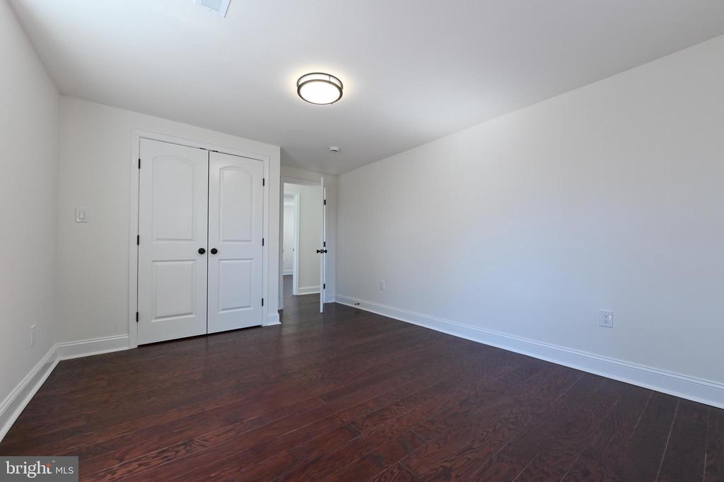 1637 FAIRHILL DRIVE