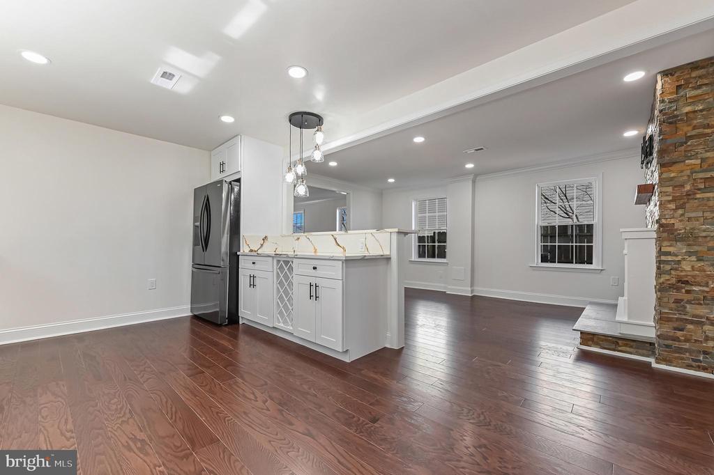 1637 FAIRHILL DRIVE