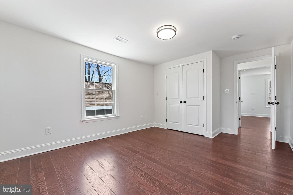 1637 FAIRHILL DRIVE