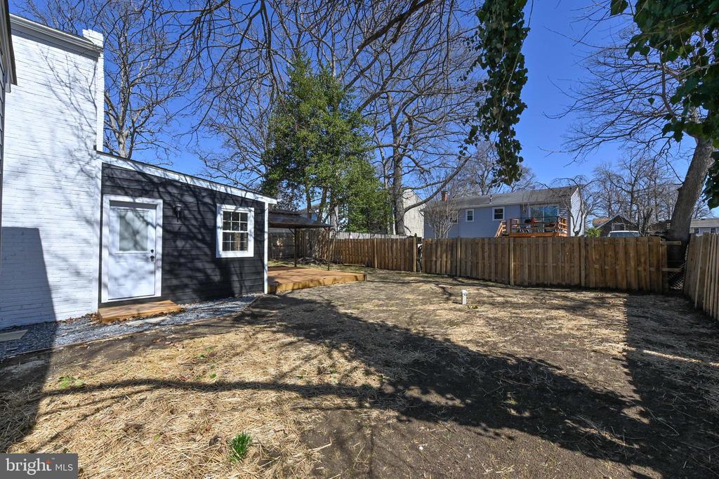 1637 FAIRHILL DRIVE