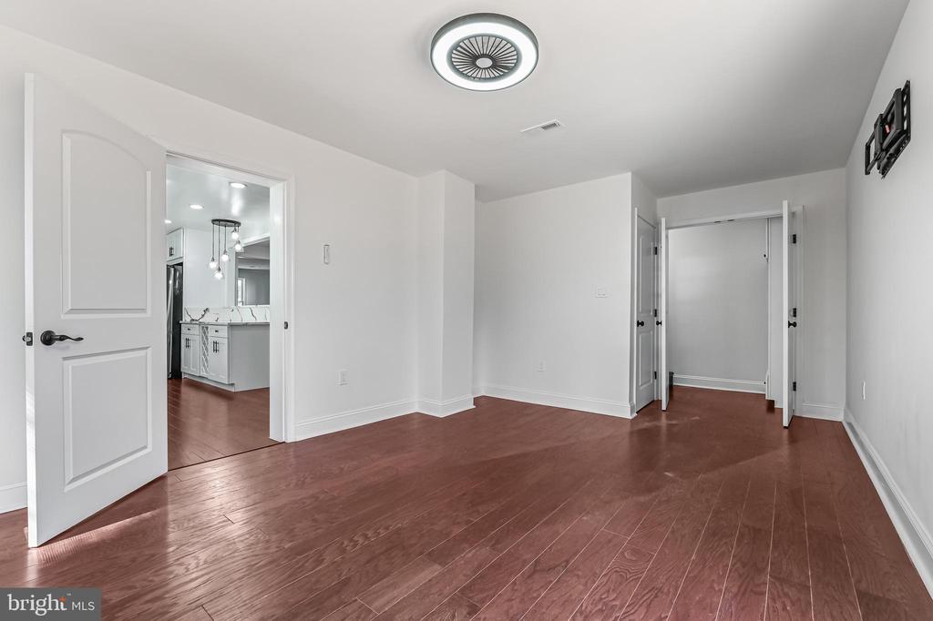 1637 FAIRHILL DRIVE