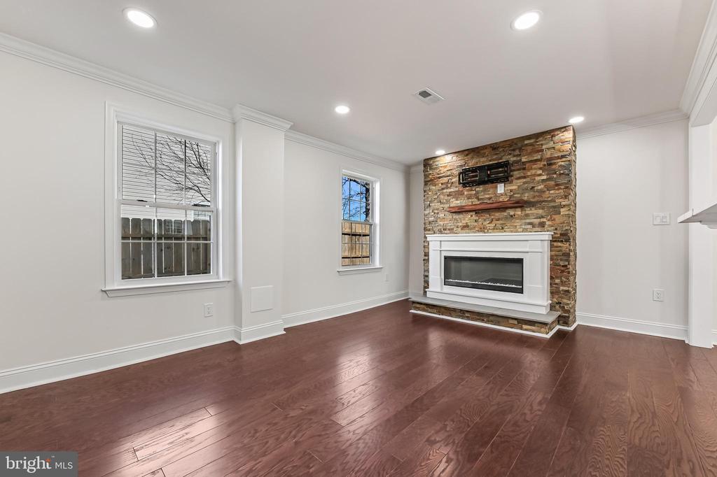 1637 FAIRHILL DRIVE
