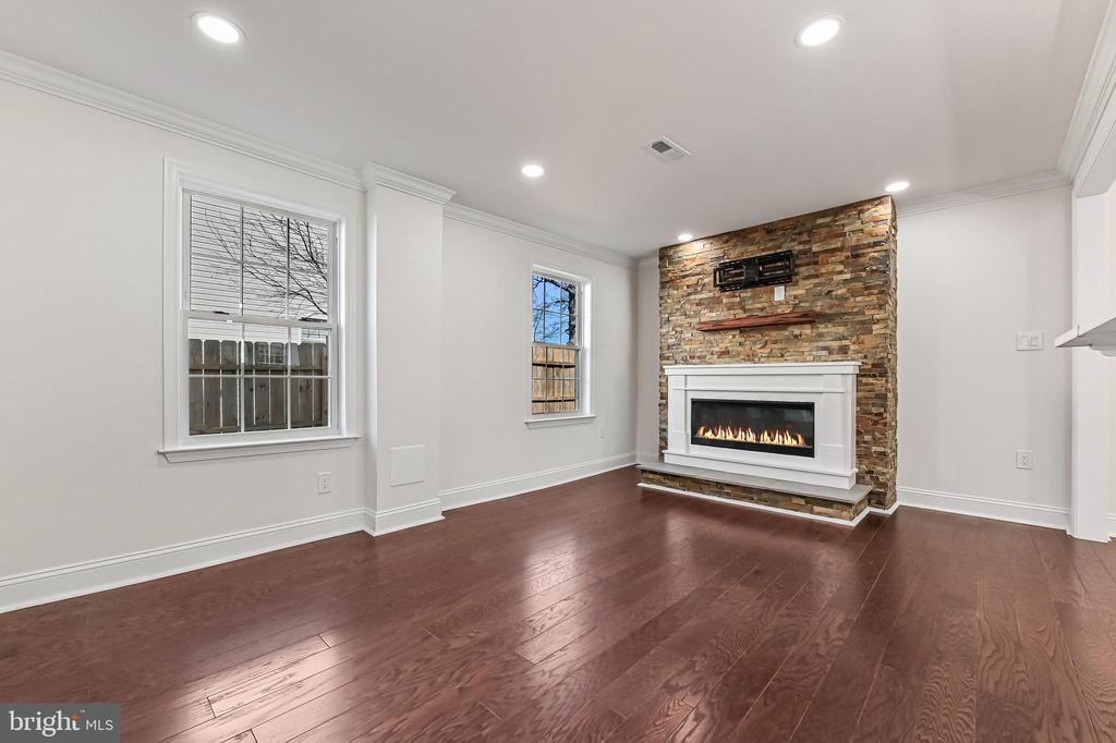 1637 FAIRHILL DRIVE