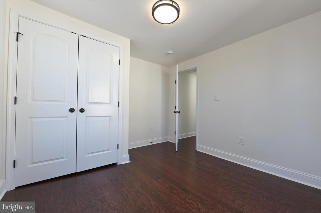 1637 FAIRHILL DRIVE