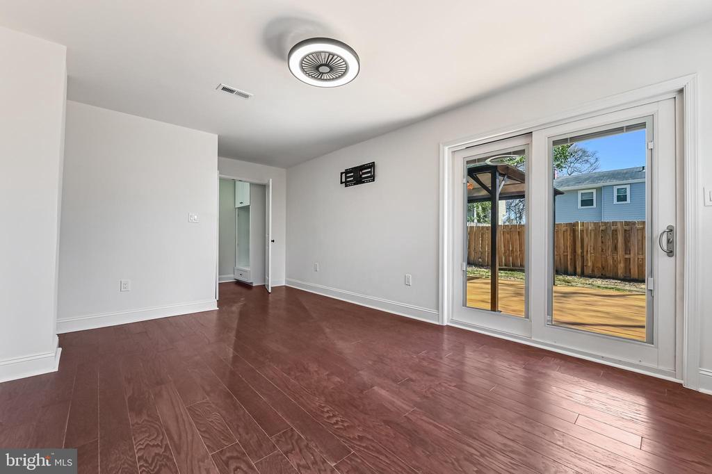 1637 FAIRHILL DRIVE