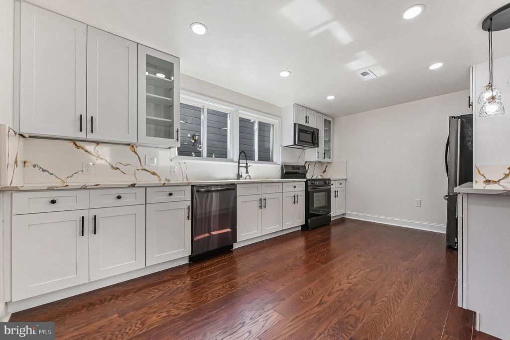 1637 FAIRHILL DRIVE