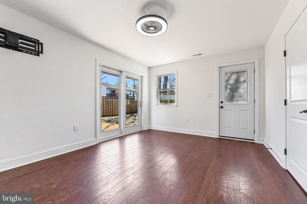 1637 FAIRHILL DRIVE