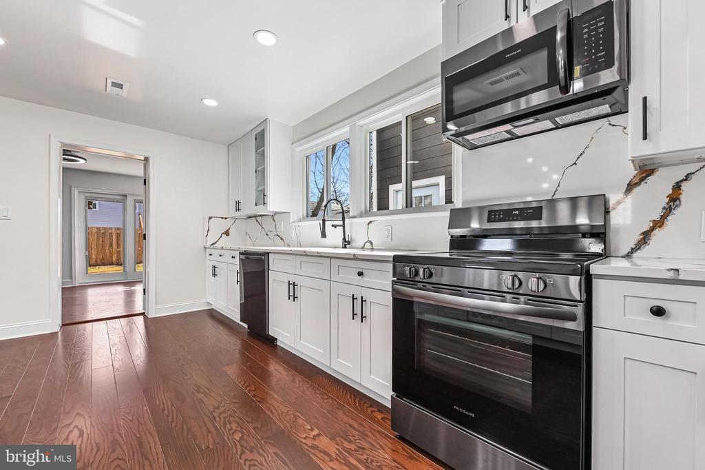 1637 FAIRHILL DRIVE