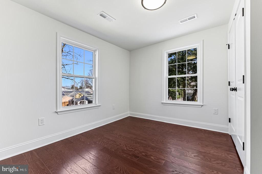 1637 FAIRHILL DRIVE