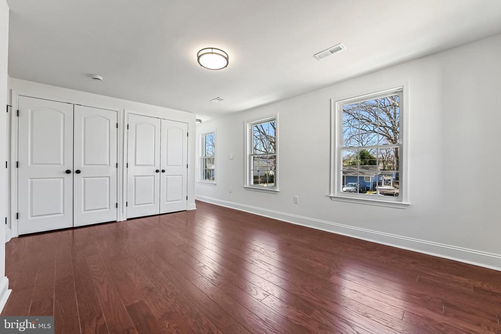 1637 FAIRHILL DRIVE