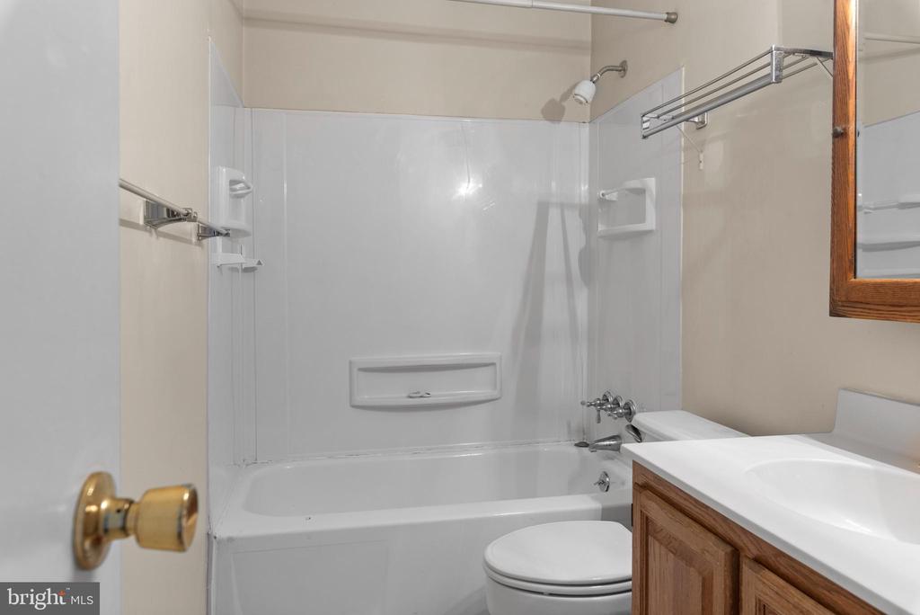 603 OAKLAND HILLS COURT Unit: 201