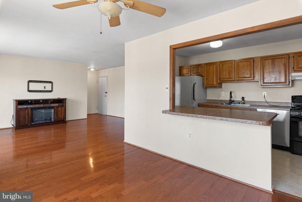 603 OAKLAND HILLS COURT Unit: 201