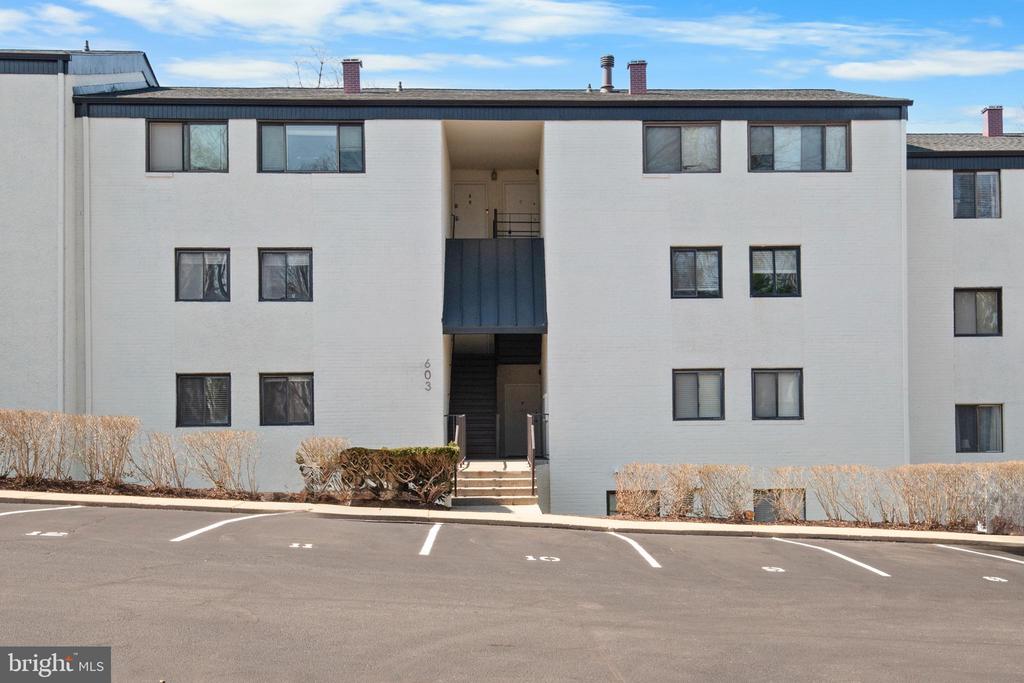 603 OAKLAND HILLS COURT Unit: 201