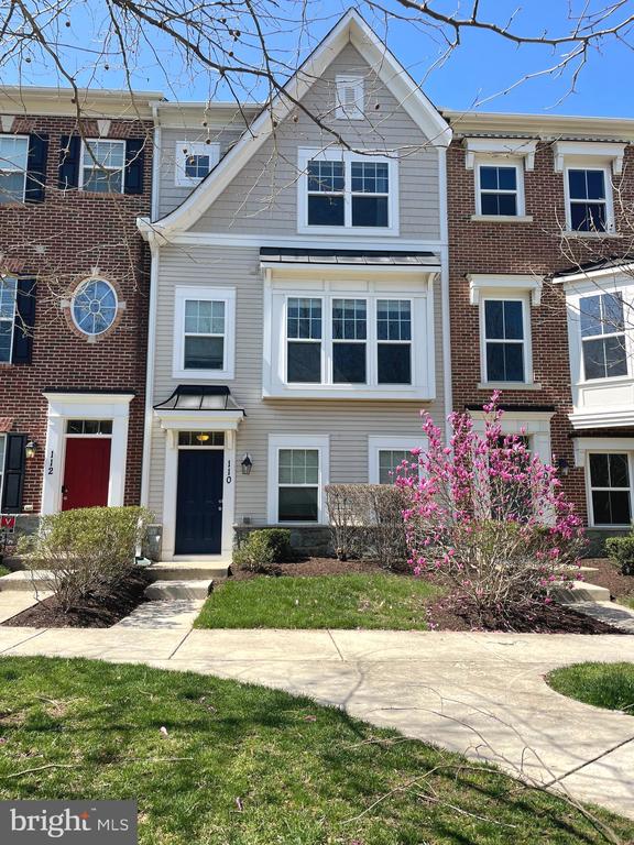 110 VANGUARD LANE