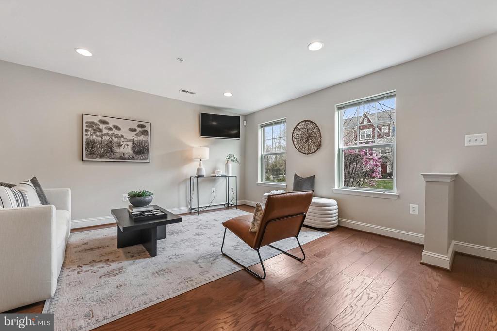 110 VANGUARD LANE