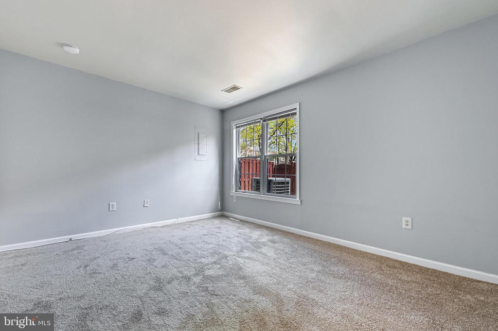 1701 W BANCROFT LANE