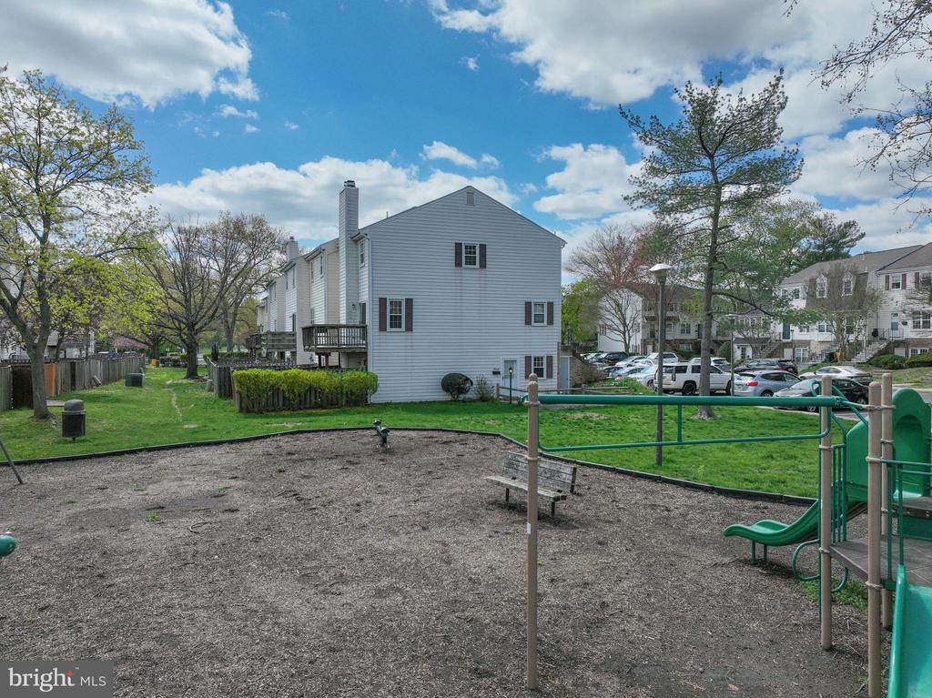 1701 W BANCROFT LANE
