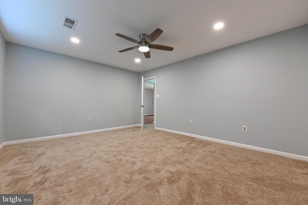 1701 W BANCROFT LANE